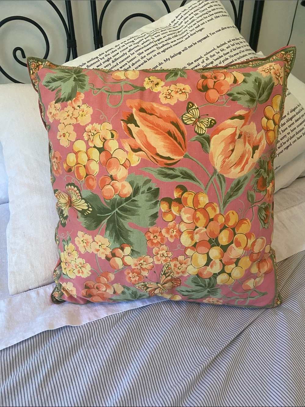 Beautiful Vintage April Cornell Pillow Case and Insert 15" x 16"